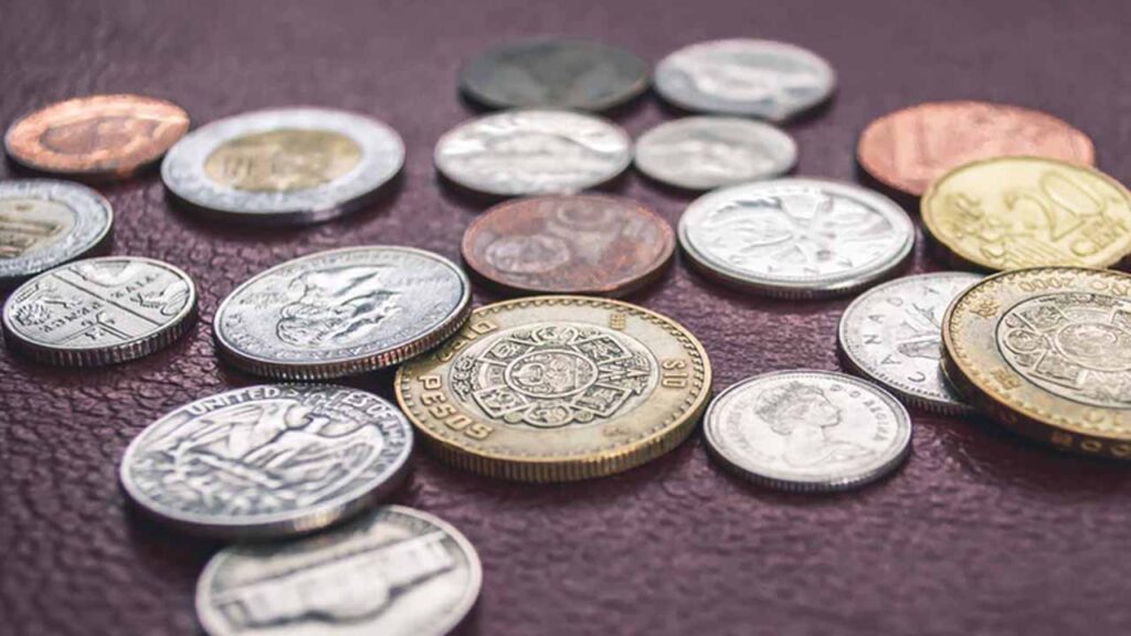 Imagen con diferentes tipos de monedas